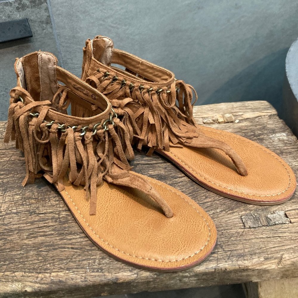 Not rated ~~~Size 7.5 moccasin/fridge  sandals